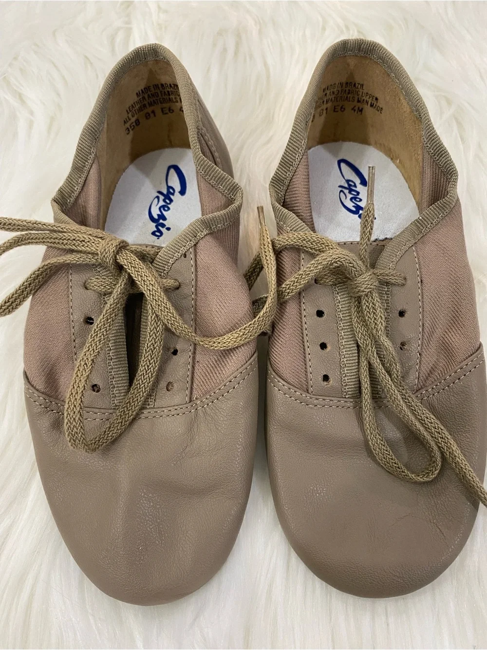 Pre-Loved Capezio kids Taupe Canvas & Leather Lace-Up Jazz Sneakers -no box